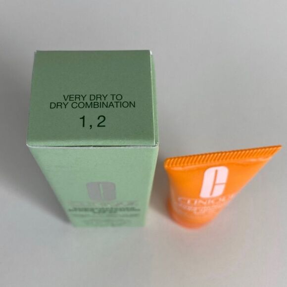 Clinique superdefense broad spectrum SPF 25 - Picture 3 of 4